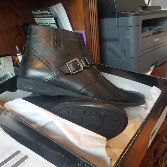 Mens new leather  low boots. - Picture 6 of 7